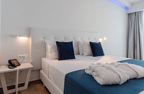 Neromilos Hotel | Magique Bleu Suites