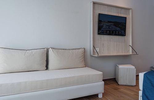 Neromilos Hotel | Magique Bleu Suites