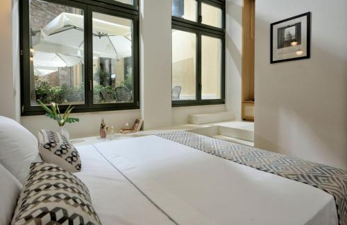 Thissio Villa | Magnificent Athens Villa 1 Bedroom Villa Aizen Garden View Ground Floor Platia Agion Asomaton