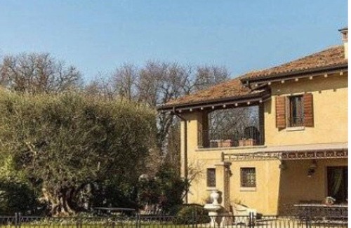 Ponti sul Mincio House | Magnificent guest house house
