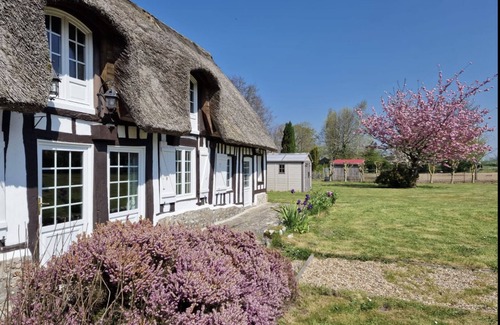 Canouville House | Magnificent Normandy Chaumière close to the sea.