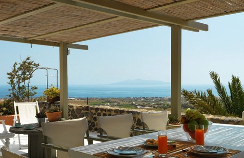 Exo Gonia Villa | Magnificent Santorini Villas | 6 Bedrooms | Zoldyk Houses | Spacious Terrace.