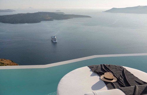 Firostefani Villa | Magnificent Santorini Villa | Villa Bellissima | Traditional Cycladic Cave.