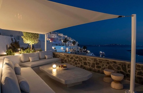 Firostefani Villa | Magnificent Santorini Villa | Villa Bellissima | Traditional Cycladic Cave.