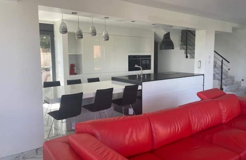 Gleize House | Magnifique Maison Avec Piscine Dans le Beaujolais