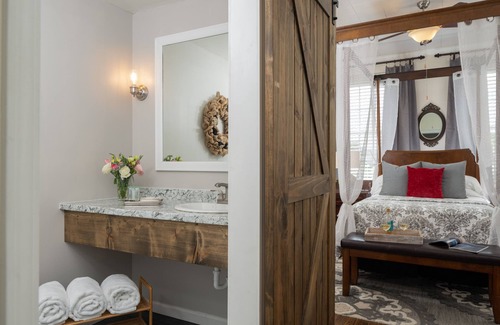 Humboldt Bed & Breakfast | Magnolia Manor and Chapel