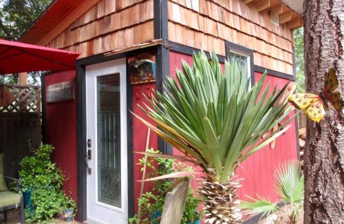 Salt Spring Island Bed & Breakfast | Magnolia Petal