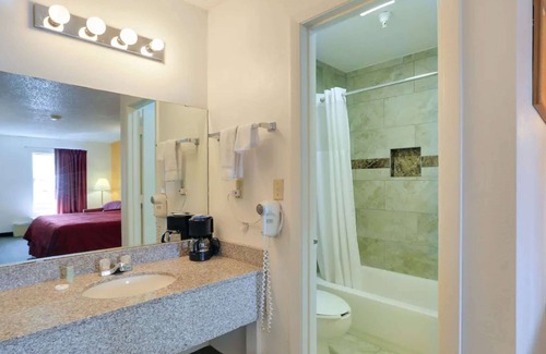 Bayshore Gardens Hotel | Magnuson Hotel Bradenton