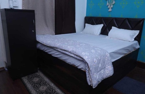 Varanasi Nagar Nigam Hotel | Magpie Paying Guest House
