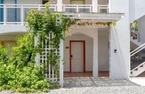 Maho Apartment | Maho Beach House - Deluxe 2-Bedroom - Ocean View Suite