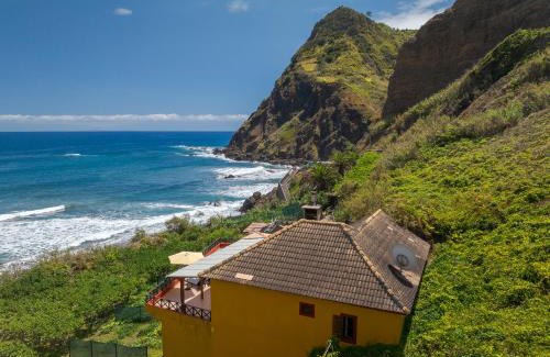 Porto da Cruz House | Maiata Beach House by HR Madeira