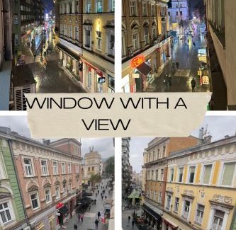 Old Town Apartment | Main Street Retreat Apartment with Free Parking