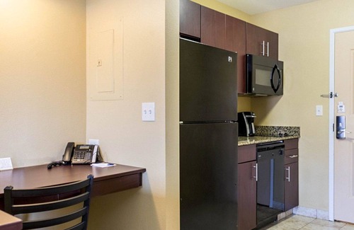 Minot Hotel | MainStay Suites Minot