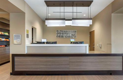 York Hotel | MainStay Suites North - Central York