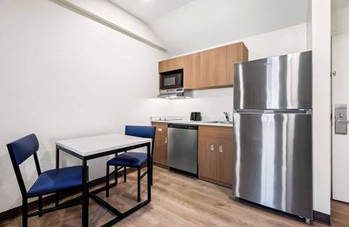 Northeast Raleigh Hotel | MainStay Suites Raleigh North