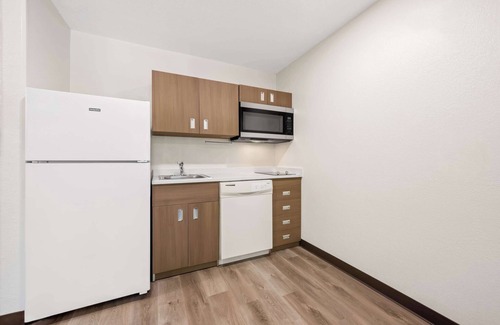 Northeast Raleigh Hotel | MainStay Suites Raleigh North