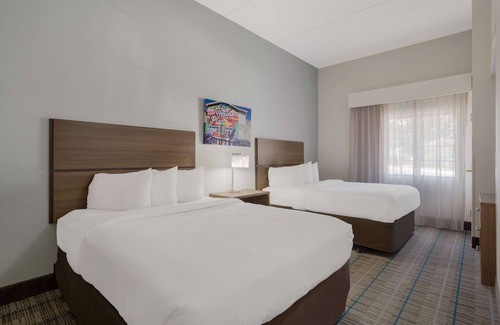 Wilmington Hotel | MainStay Suites Wilmington - University Area