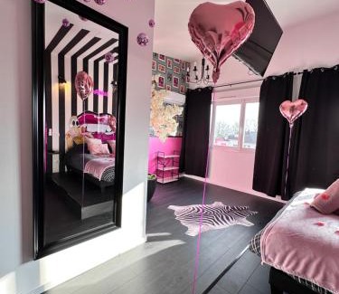 Messein Apartment | Maison 60 m2 Loveroom romantique avec jacuzzi privé à 10 min de Nancy et jardin privé