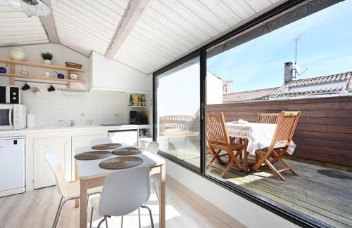 Les Portes-en-Re House | Maison ancienne au cœur du village des Portes-en-Ré avec terrasse et 2 chambres - FR-1-434-94