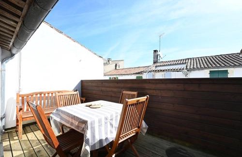 Les Portes-en-Re House | Maison ancienne au cœur du village des Portes-en-Ré avec terrasse et 2 chambres - FR-1-434-94