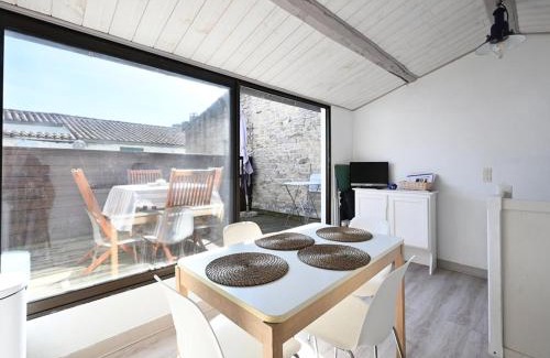 Les Portes-en-Re House | Maison ancienne au cœur du village des Portes-en-Ré avec terrasse et 2 chambres - FR-1-434-94