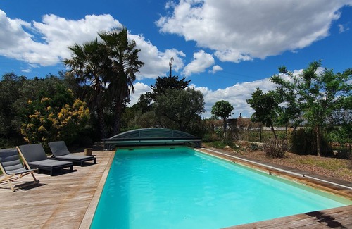 Vauvert House | Maison Avec Grande Piscine Privée et Jardin Clôturé