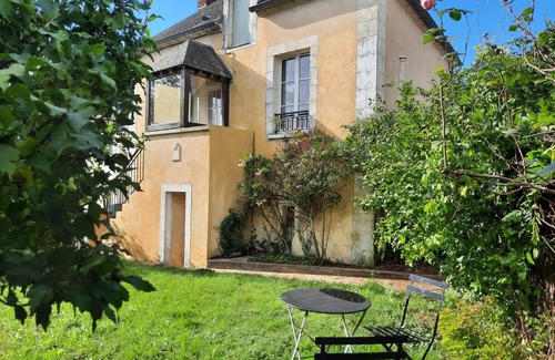 Cour-Maugis sur Huisne House | Maison avec jardin dans petit bourg typiquement Percheron - Le Colombier