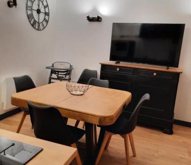 Cerizay Apartment | maison bonheur