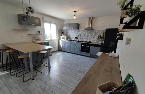 La Chapelle-Montmartin Apartment | Maison chaleureuse, 35 minutes du zoo