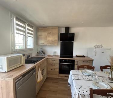 Puget-sur-Argens Apartment | Maison climatisée - piscine & parking inclus