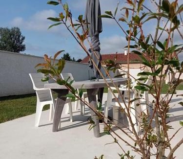 Sardieu Villa | Maison climatisée avec jardin à Sardieu 3km de la Côte St André