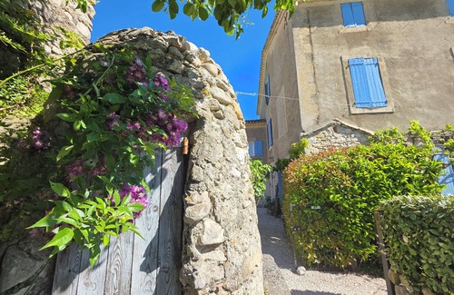 Crestet House | Maison Crestet - Oasis of calm yet everything at your fingertips