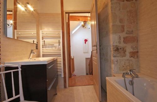 Crouttes House | Maison de caractère à Crouttes avec cheminée, animaux acceptés et WiFi - FR-1-497-19