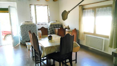 Loire - Vignobles et Nohain House | Maison de charme à Saint-Père avec cheminée cosy