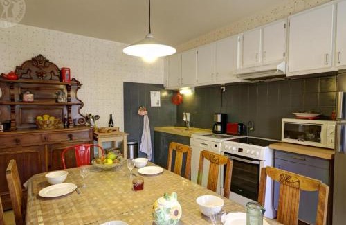Saint-Symphorien-de-Lay House | Maison de charme avec jardin, 2 chambres, proche loisirs et nature, à 20 km de Roanne - FR-1-496-278