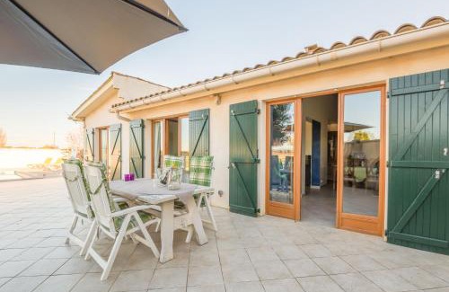 Ouveillan House | Maison des papillons