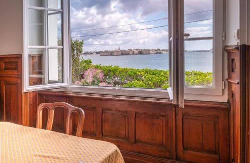 Larmor-Plage House | Maison familiale en front de mer à Larmor-Plage - 9 couchages, proche du centre et du casino - FR-1-349-223