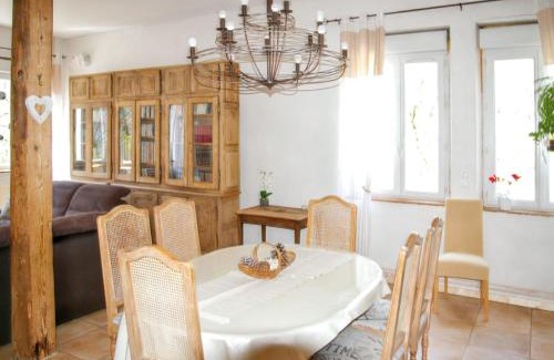 Saint-Claude House | Maison familiale spacieuse à Saint-Claude, vue sur la rivière