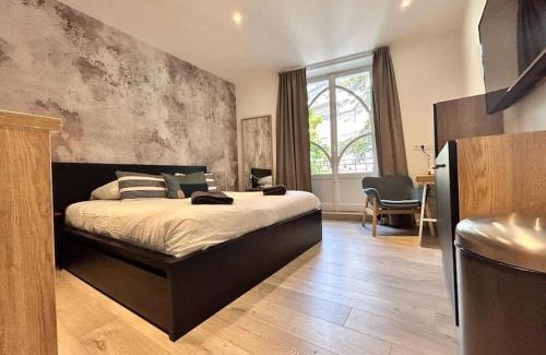 Clermont Ferrand City Centre Apartment | Maison hyper centre maxi 24pers Tour d'Auvergne