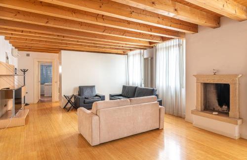 Vicenza Apartment | MAISON MARIA city center Public Parking Available