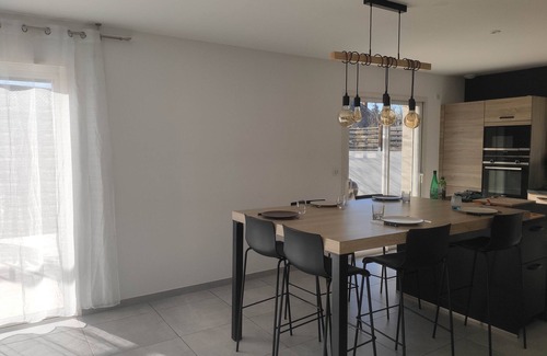 Serignan-du-Comtat House | Maison Moderne - Impasse Très Calme - 3min à Pied du Village et 5min de la Forêt