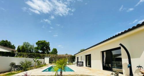 Creysse House | Maison moderne avec Piscine