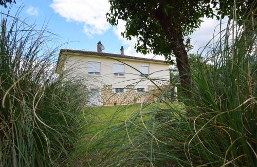 Blanquefort-sur-Briolance Villa | Maison pour 5 personnes à la campagne