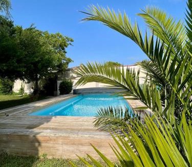 Les Boucholeurs House | Maison piscine à 3' de la mer.