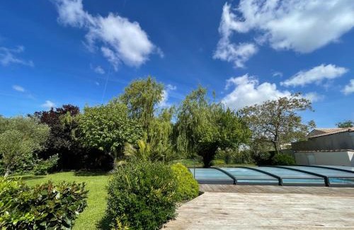 Les Boucholeurs House | Maison piscine à 3' de la mer.