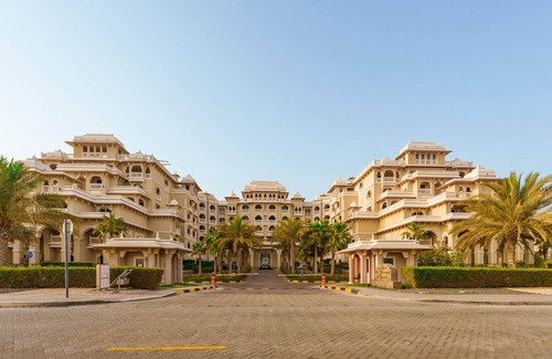 Palm Jumeirah House | Maison Privee - Charming Apt with Arabesque Sea View on the Palm Jumeirah