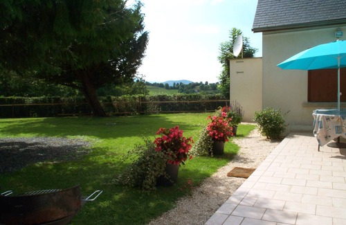 Ossun-ez-Angles House | Maison Pyrénées, 3*, south-facing, Mosquito nets, Fibre, Livebox, 2Tv, Enclosed park.