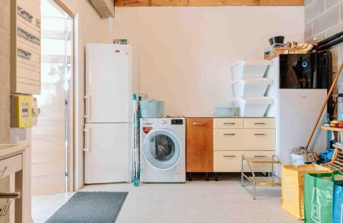 Jullouville House | Maison récente, plages et commerces à pied