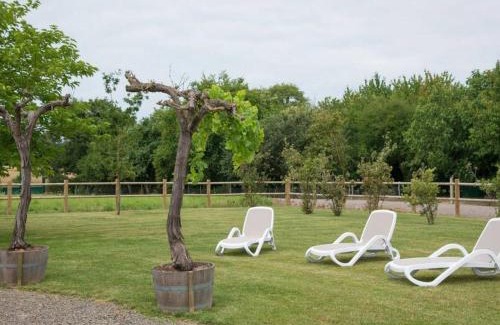 Chateau-d'Olonne House | Maison rénovée avec grand jardin, proche des Sables-d'Olonne, 4 chambres, terrasse et Wifi - FR-1-426-187
