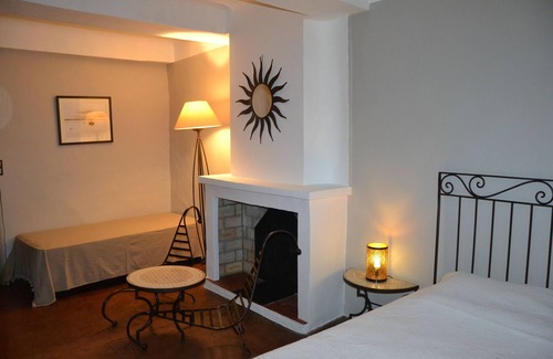Besse-sur-Issole Bed & Breakfast | Maison Saint-Louis
